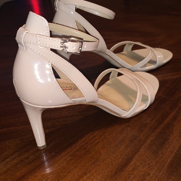 ‼️New!! Michael Kors Kimberly Patent Sandals - Picture 5 of 10